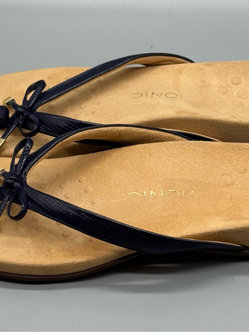 Vionic Bella II Bow Navy Patent Leather Sandals Orthotic Flip Flop Womans 9.5 - Picture 2 of 5